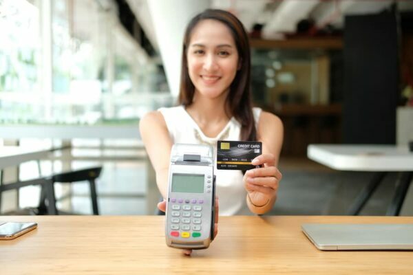 Alugar ou comprar máquina de cartão? Alugar ou comprar máquina