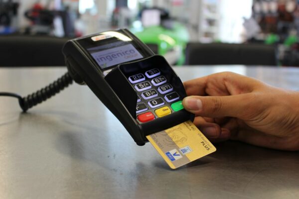 Quais são as possíveis fraudes com máquinas de cartão? Fraudes na máquina de cartão
