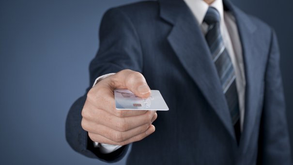 Como antecipar recebíveis de cartões de crédito? Pagamentos com cartões de crédito