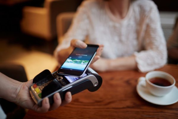 Como usar celular para fazer pagamentos? Celular para pagar